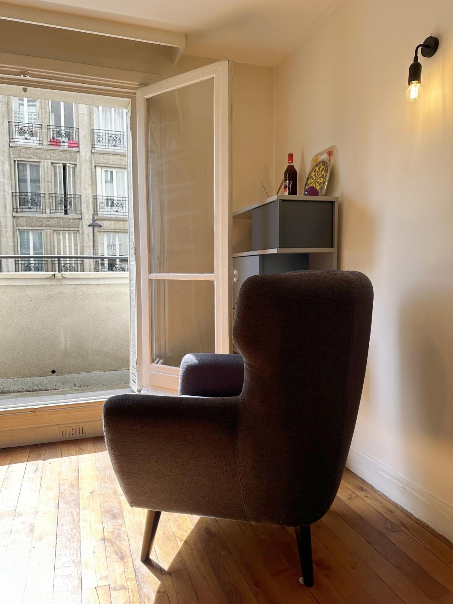 Apartment T2 With Stunning Balcony 55m2 17 Paris