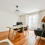 T2 With Stunning Balcony 55M2 Paris 17