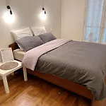 T2 With Stunning Balcony 55M2 Paris 17